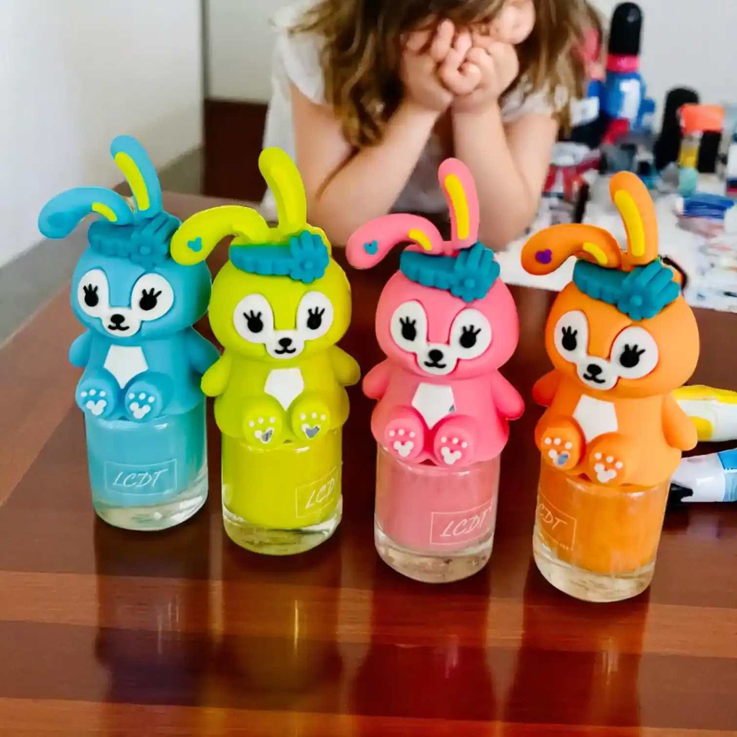 Flacon de vernis à ongles pour enfant Bunny avec son bouchon lapin